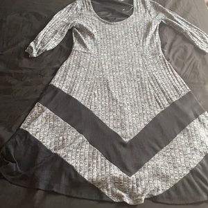 Flowy black and grey dress, medium sleeve length- L